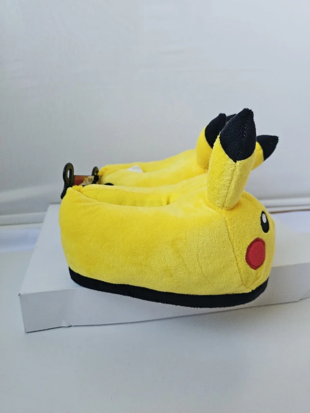 Pokémon Ground Up Pikachu 3D Plush Slippers Size 11-12 NWT